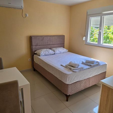 Apartman Tolosi พอดโกริกา ภายนอก รูปภาพ