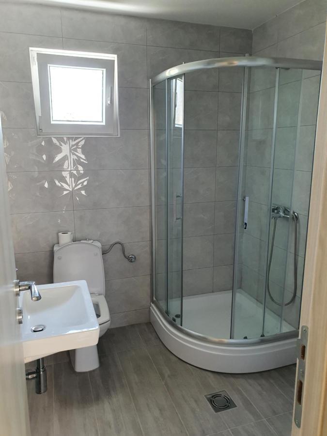 Apartman Tolosi พอดโกริกา ภายนอก รูปภาพ
