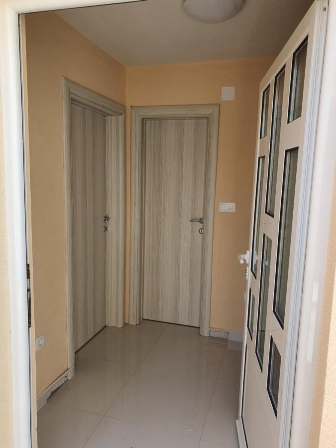 Apartman Tolosi พอดโกริกา ภายนอก รูปภาพ