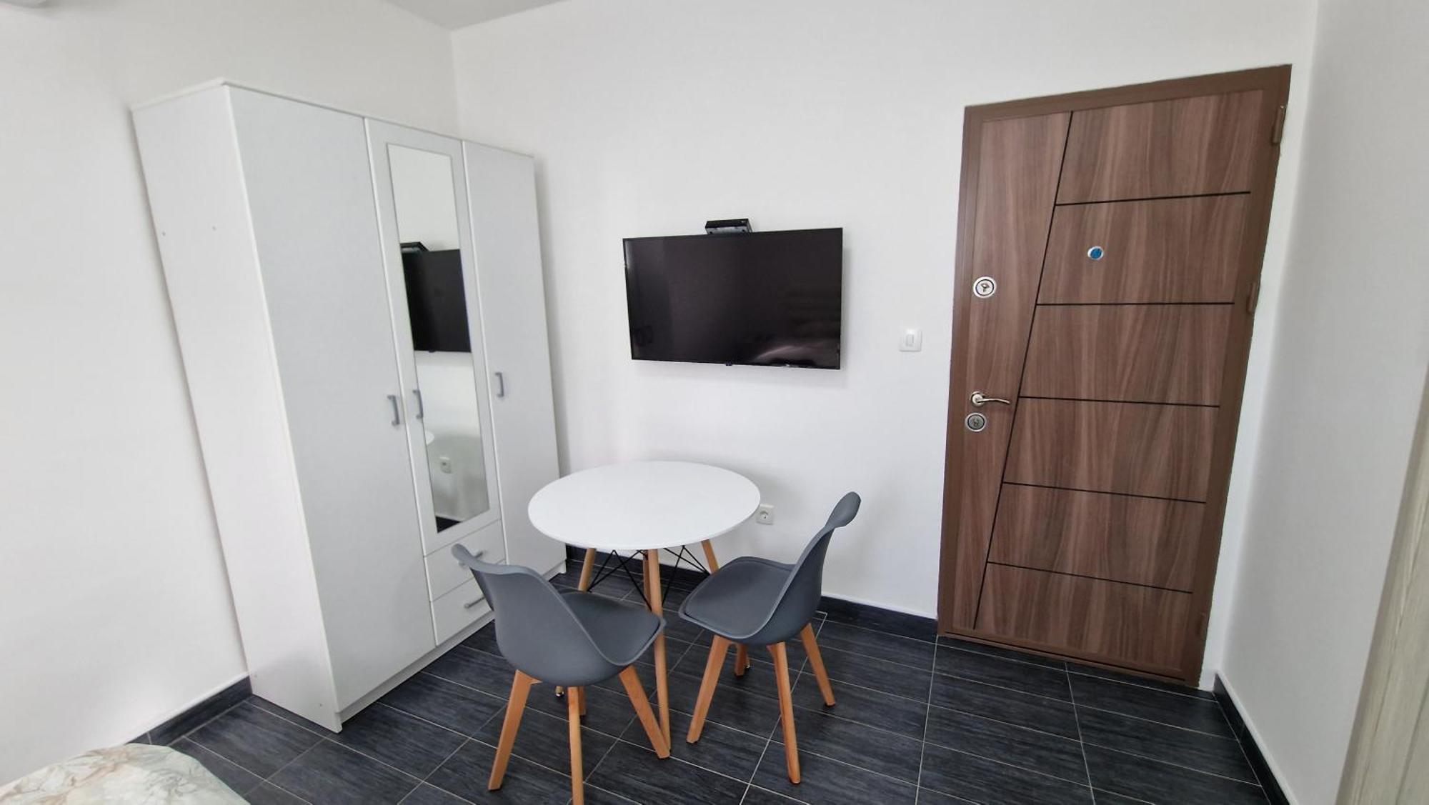 Apartman Tolosi พอดโกริกา ภายนอก รูปภาพ