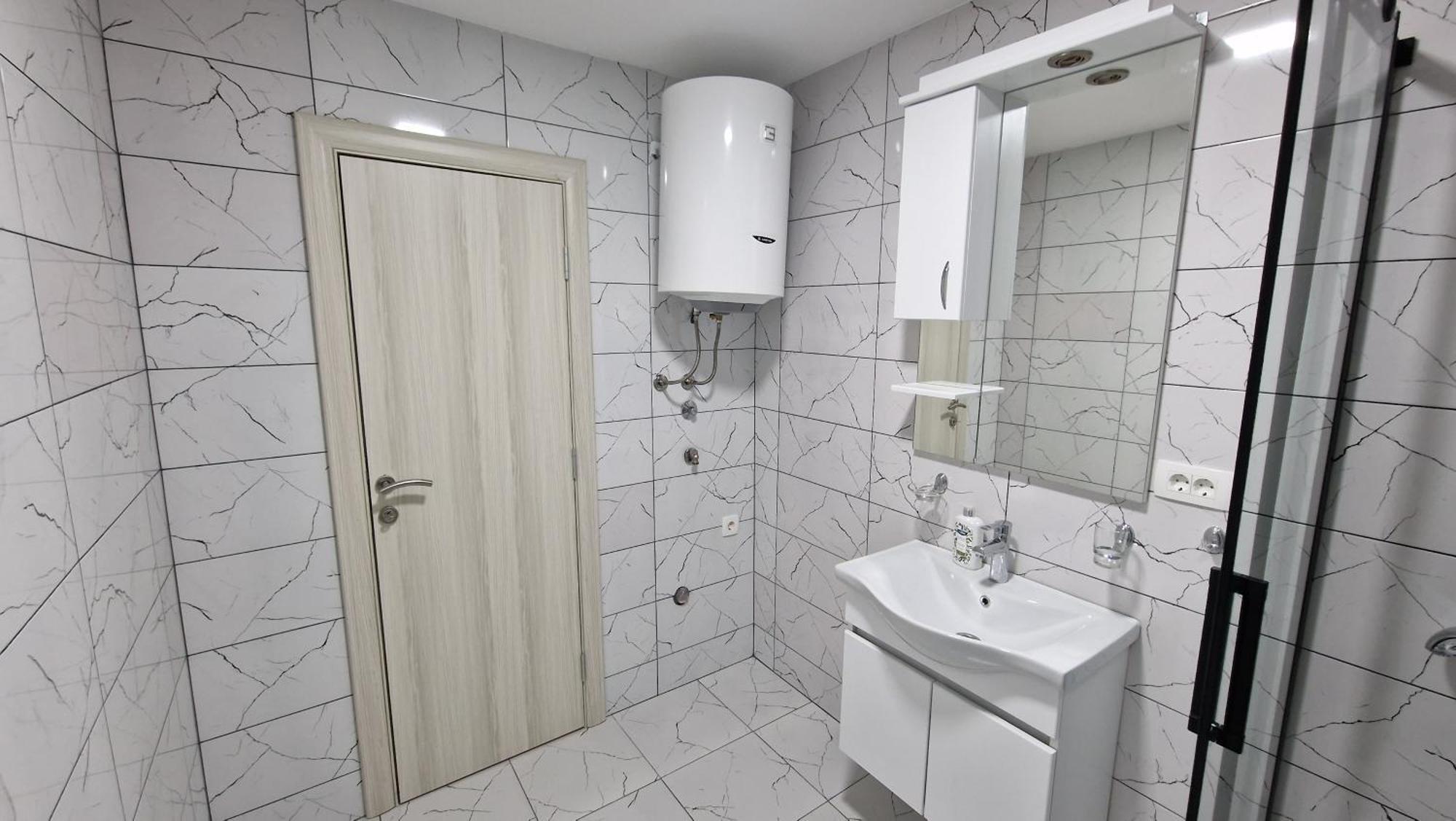 Apartman Tolosi พอดโกริกา ภายนอก รูปภาพ