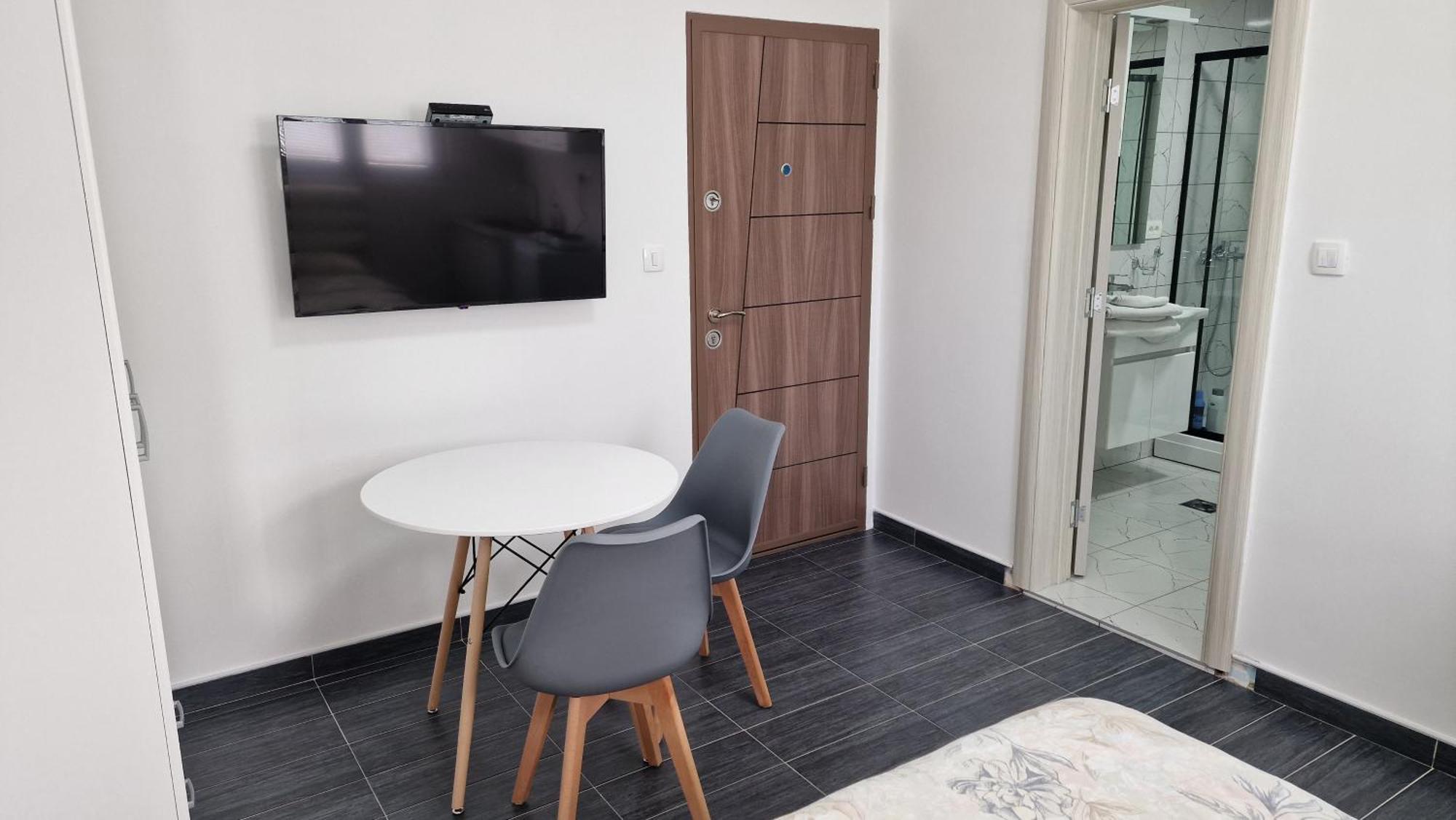 Apartman Tolosi พอดโกริกา ภายนอก รูปภาพ